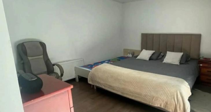 Dormitorio principal con walk in clóset