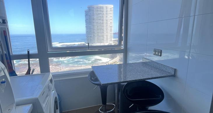 comedor de diario y área de lavado con vista al mar