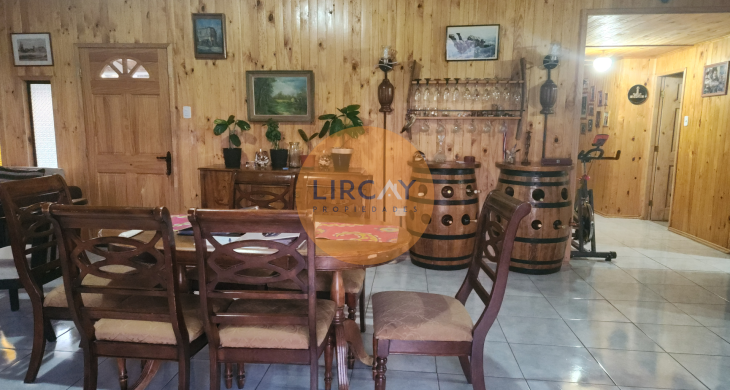 amplio living comedor con hermoso piso cerámico