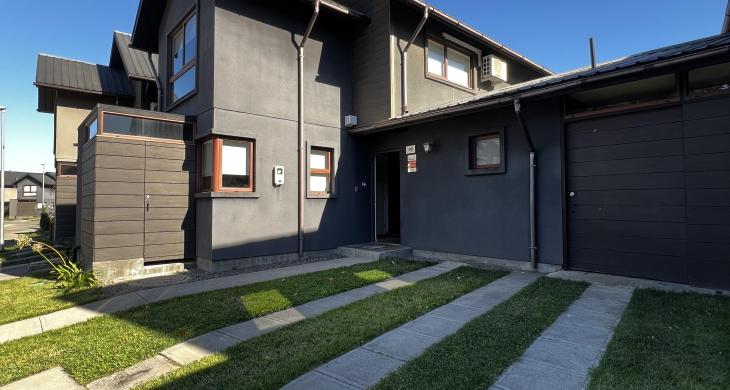 Casa nueva amplios estacionamientos y bodega