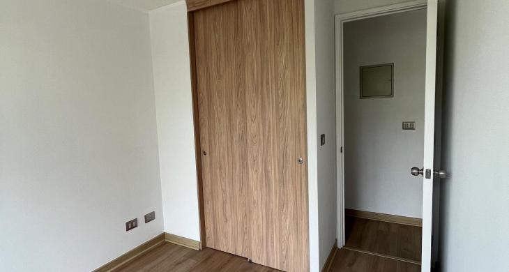 Segundo dormitorio, con amplio closet y piso flotante