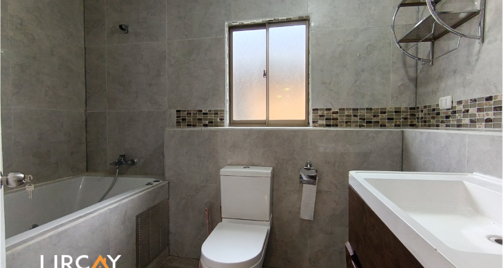 baño con jacuzzi