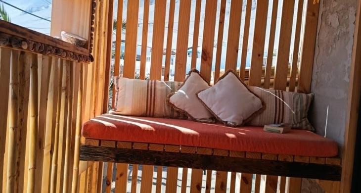 UNA  HERMOSA TERRAZA COMO LUGAR PARA LECTURA, PARA MEDITAR, PARA SOÑAR