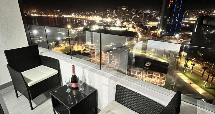 Hermosa vista nocturna de la ciudad