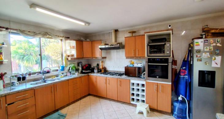 cocina amoblada y equipada