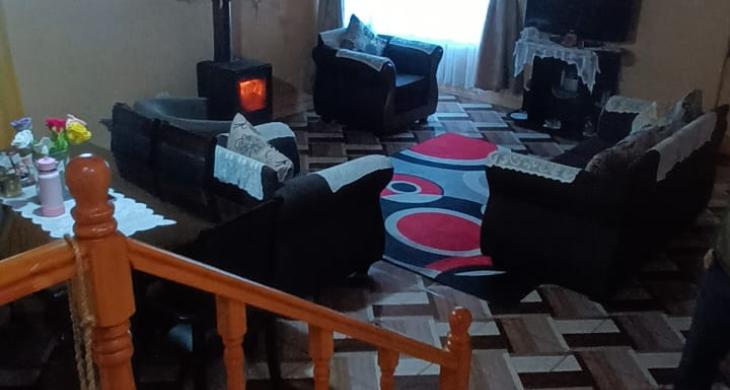 VISTA GENERAL HACIA LIVING COMEDOR DESDE ESCALERA BAJADA DESDE 2DO PISO HACIA 1ER PISO