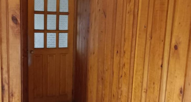 Pequeño hall de acceso que da la Bienvenida hacia el living comedor