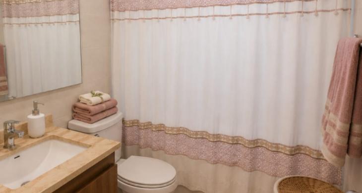 Completo baño de la habitación en suite