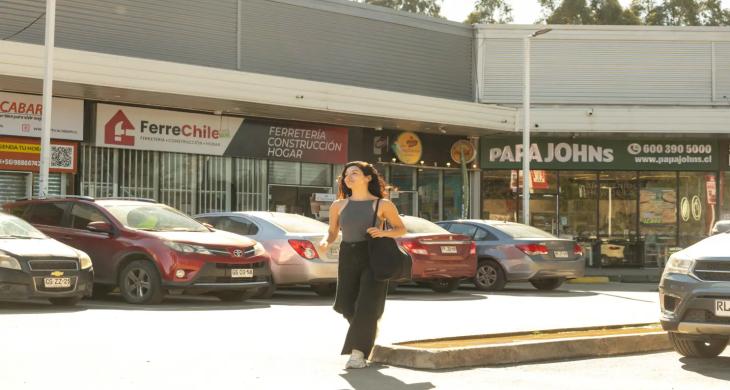 Contrato mínimo de 2 años en UF, garantía equivalente a 2 rentas mensuales. Ideal para rubros de retail, servicios al consumidor, gastronomía o salud, sujeto a evaluación de rubro por parte de la administración del strip center.