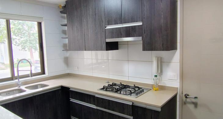 cocina amoblada y equipada