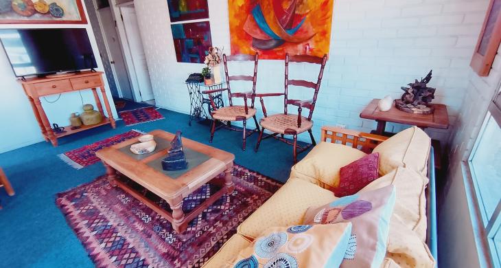 living comedor con ventanales y terraza al norte y poniente, bien iluminado