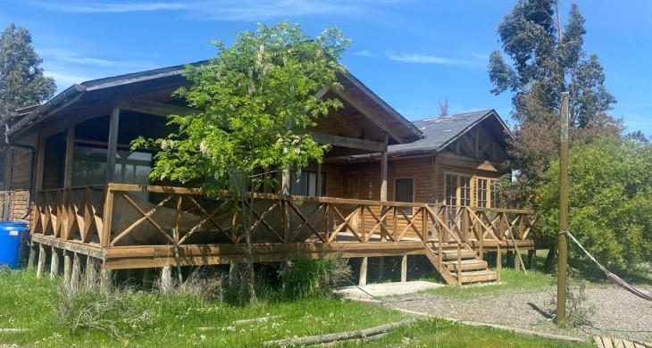 Parcela a cien metros del Embalse los aromos con una cabaña 3 d 2 b y otra cabaña de alojados